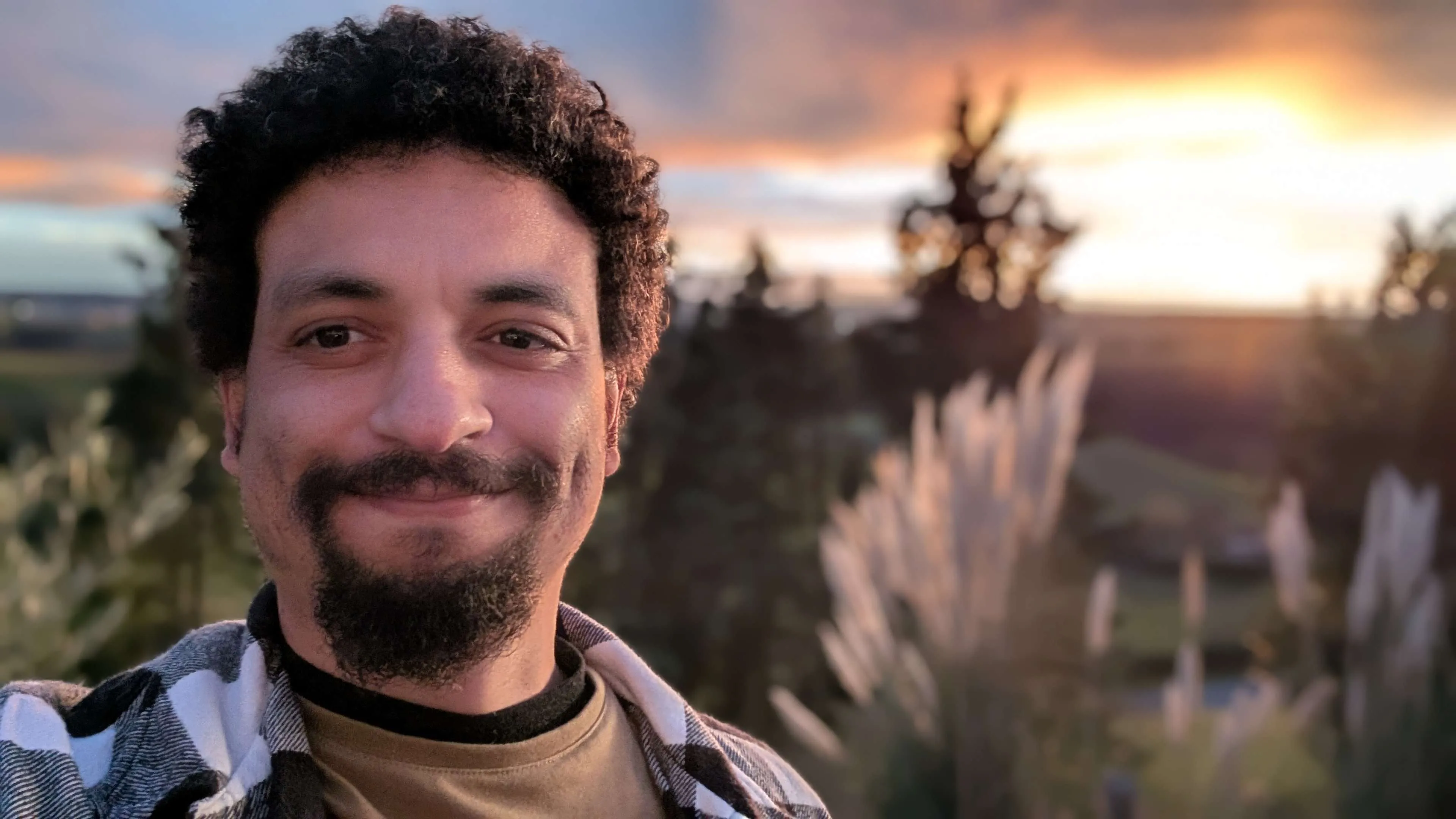 Photo de profil de Daho Nahla, développeur web basé en France spécialisé en Laravel & React.js