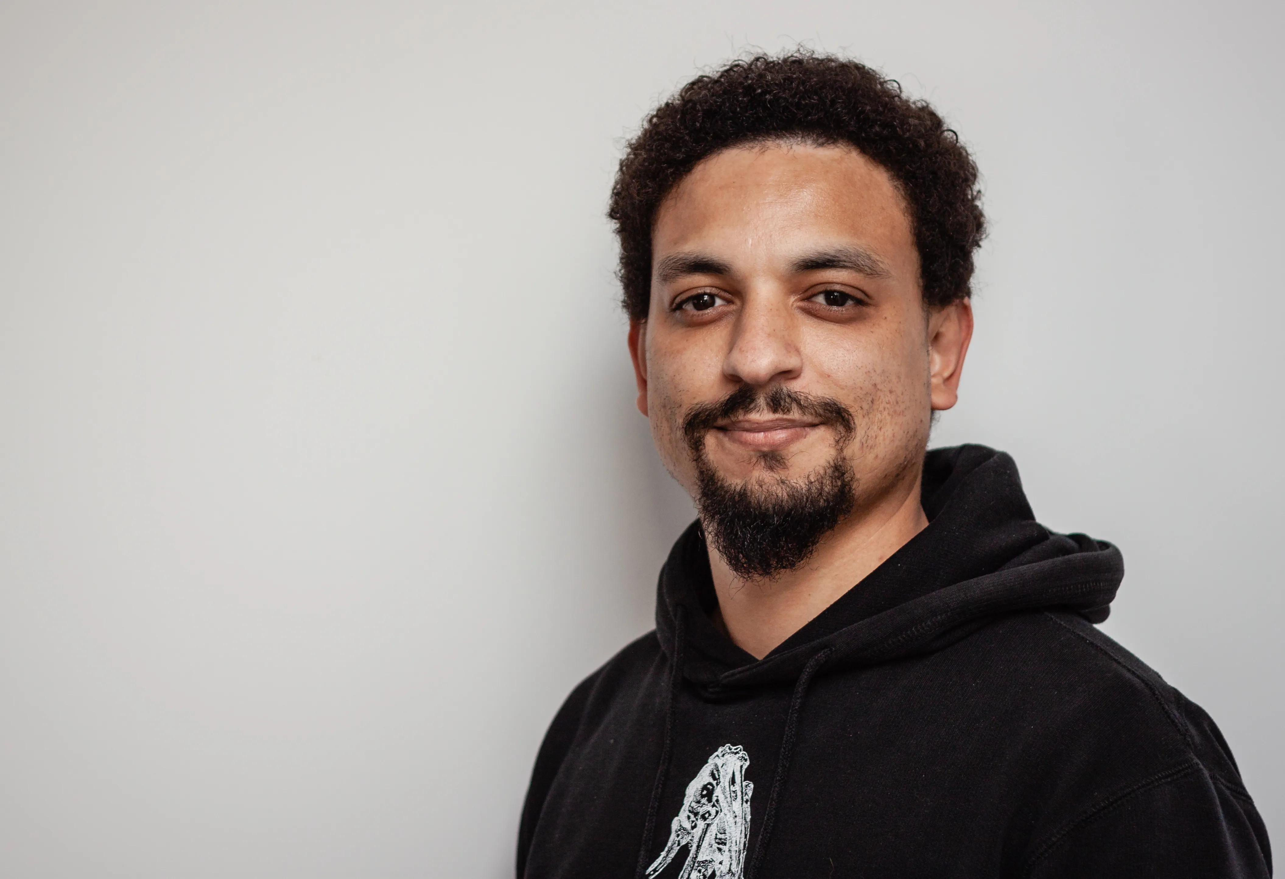 Photo de profil de Daho Nahla, développeur web basé en France spécialisé en Laravel & React.js